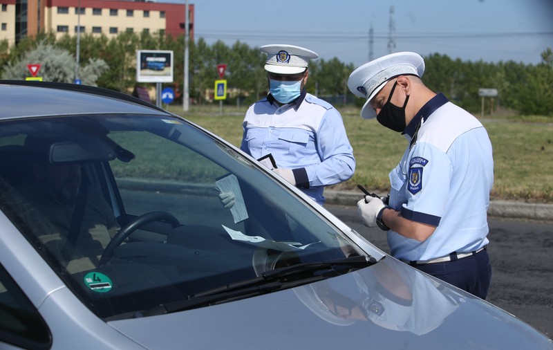 Incident grav în Buzău. Mai mulți polițiști, atacați cu sapa de doi tineri care dădeau o petrecere