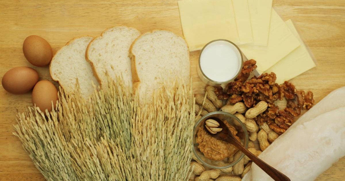 Alergie alimentară. Alimentele pot provoca alergii alimentare la bebeluși și copii mici. Principalele alergii alimentare frecvente sunt cele la ouă, lapte, arahide, nuci, pește, grâu, soia. Alergie la proteine.