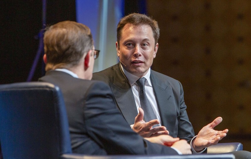 Elon Musk dă interviuri doar jurnaliștilor care îl laudă. De ce fuge de întrebările incomode