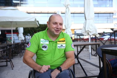 Ciprian și-a urmărit visul de a deveni pilot, în ciuda accidentului petrecut când avea 18 ani. Foto: Dumitru Angelescu