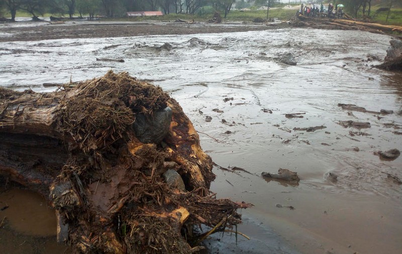 Alunecări de teren devastatoare în Kenya. Cel puțin 20 de persoane au murit