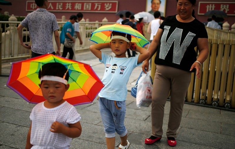 Din cauza declinului demografic, China permite familiilor să aibă trei copii. Reacția femeilor: „Nu-mi doresc nici măcar unul, ce să mai zic de trei”
