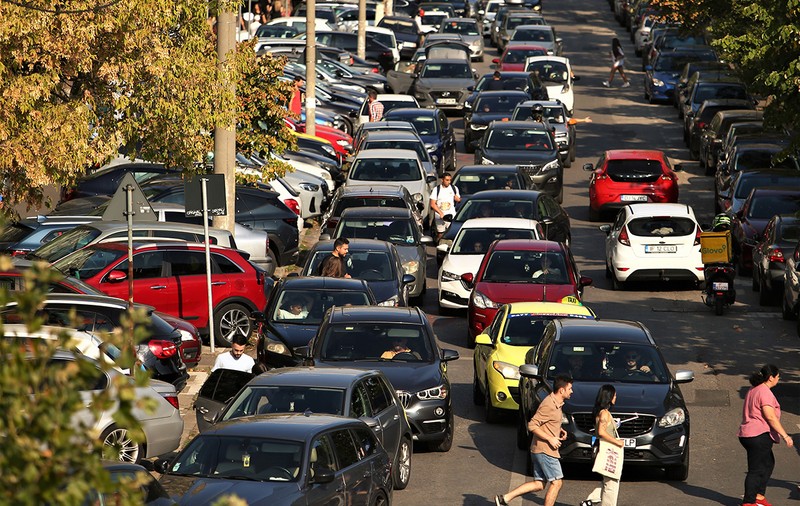 REPORTAJ. Viața în Bucureștiul mașinilor, unde există un autoturism aproape la fiecare pieton