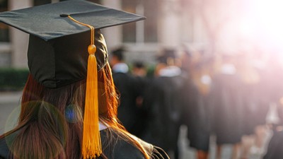 absolventa-de-facultate-shutterstock