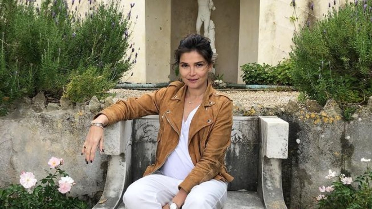 Alina Pușcaș și-a etalat burtica de gravidă la Viva party 2019. "Mie nu mi-a mai rămas nicio rochie în care să încap | FOTO