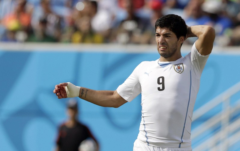 Uruguayanul Luis Suárez nu scapă de probleme. A fost dat în judecată de protecţia consumatorilor!