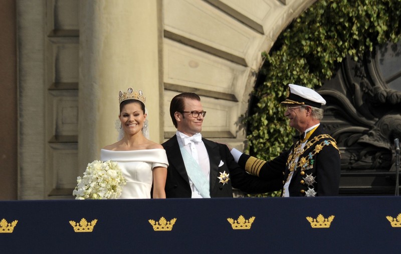 Biserica din Suedia vrea să interzică „tradiţia hollywoodiană” prin care tatăl conduce mireasa la altar