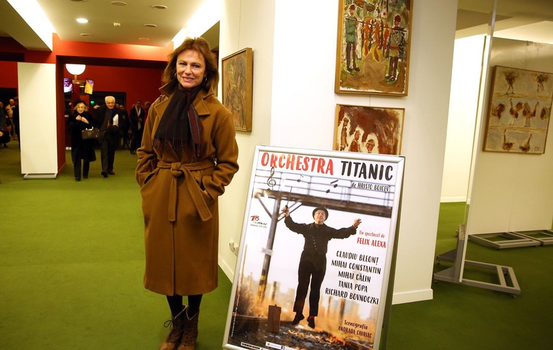 Celebra actriță Jacqueline Bisset, incognito la premiera unei piese la Teatrul Național București