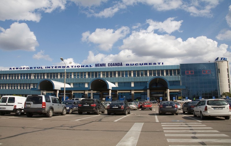 Cât costă parcarea la aeroporturile din România, în funcție de durată. 10 lei, cel mai mare tarif pentru 10 minute, la Otopeni și Băneasa