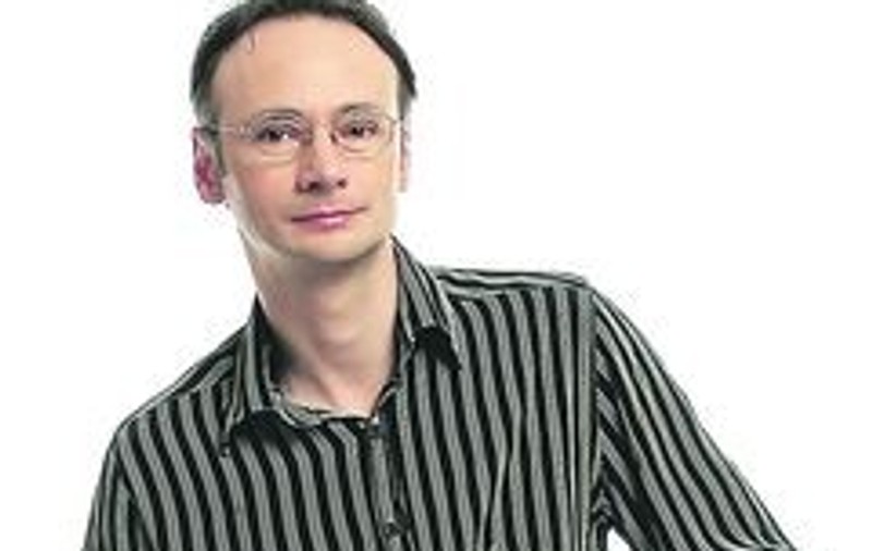 Mihai Albu va dona pantofi de 500 de euro 