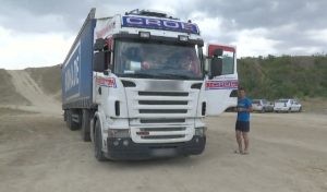 Cu TIR-ul pe plajă foto: Observaor de Constanța