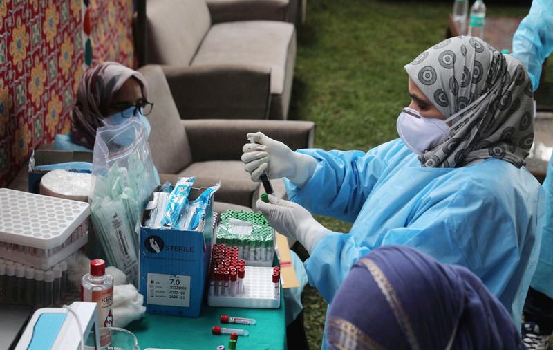 Noi detalii despre boala misterioasă din India. Specialiștii au găsit plumb și nichel în sângele pacienților internați în spital