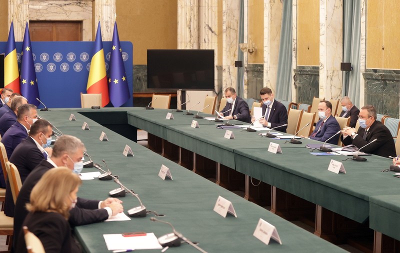Trăiască taxele mici și profitul mare! Curajul Guvernului Ciucă în fața corporațiilor a ținut o noapte. Apoi s-a făcut preș