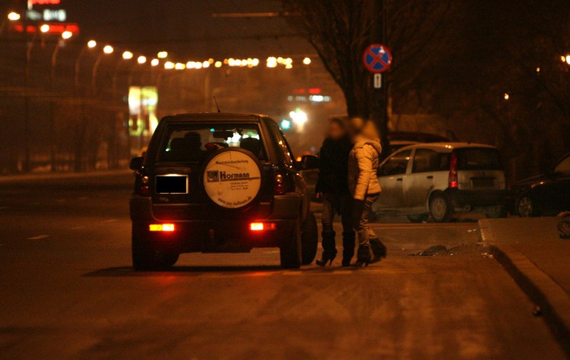 Ziua, în cămin, noaptea, «la produs»! Proxeneții racolau minore din stabilimentele de ocrotire a copiilor