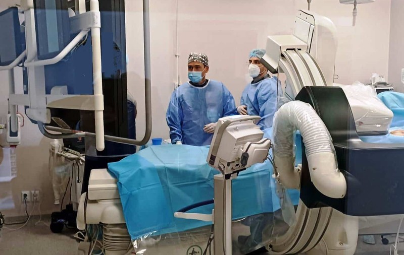 Premieră medicală la Cluj. Plastic în loc de vas de sânge. Embolizare de malformații arteriovenoase pe bază de polimeri