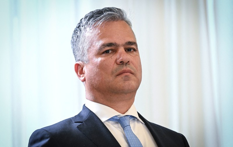 De ce Nicușor Dan, Grindeanu și Thuma nu apar public alături de veștejitul Veștea
