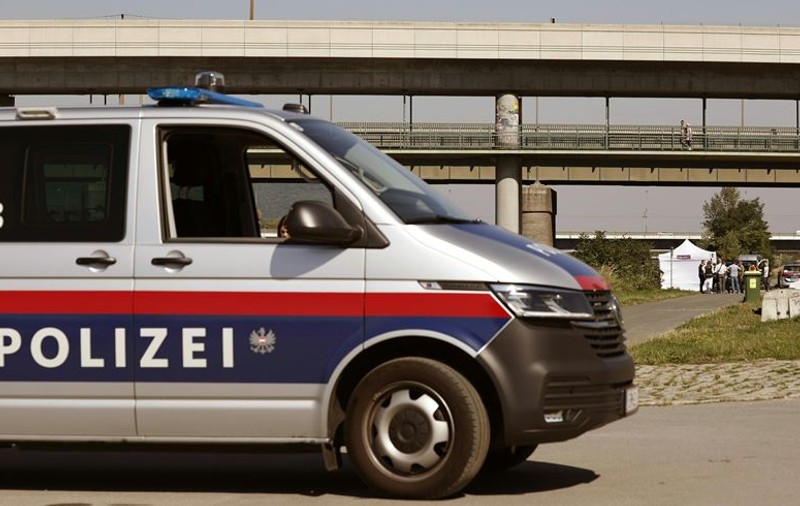 Familie de români agresată în trafic pe o autostradă din Austria. Au fost urmăriți 20 de kilometri și forțați să oprească mașina