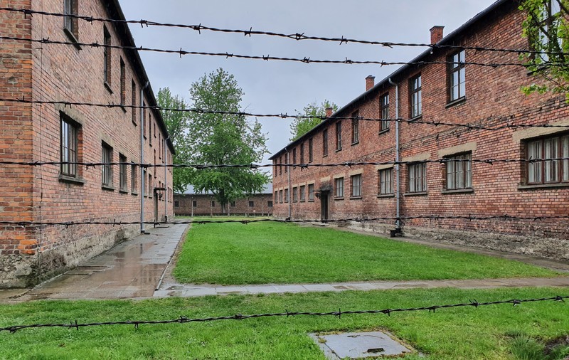 Răzvan Popescu de la Radio ZU a făcut Paștele la Auschwitz. „O vizită în lagăr ar trebui să fie obligatorie pentru orice om. Poate așa ne mai dispar gândurile războinice”