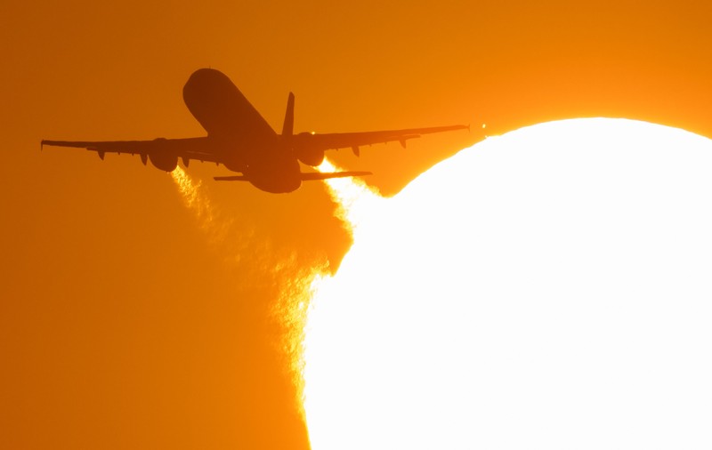 Aeroportul Heathrow este din nou „complet operațional” după ce a fost închis vineri. „Un eșec colosal”, titrează presa britanică