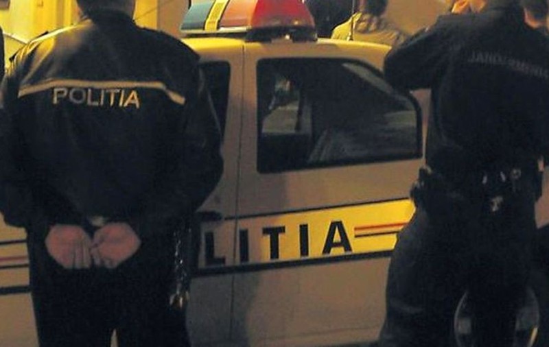 Un bărbat din sectorul 3 a înjunghiat un vecin. A fost deranjat de gălăgia din fața blocului