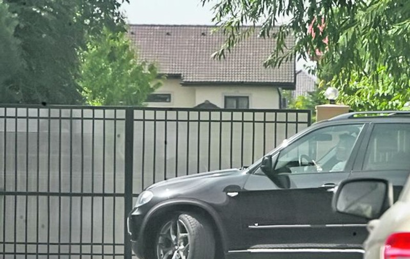 Solistul, căsătorit de şase ani cu Andreea Marin, a rămas prieten cu Camelia, mama fiului lor, Radu Ştefan