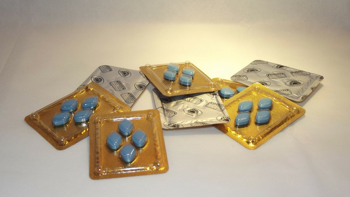 Un primar distribuie gratuit sătenilor pilule de Viagra