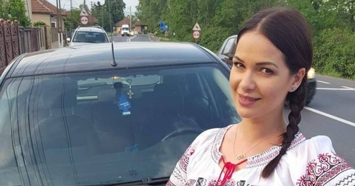 Pe Deea Maxer, Revelionul 2019 a prins-o la semafor. Singură pe stradă | VIDEO