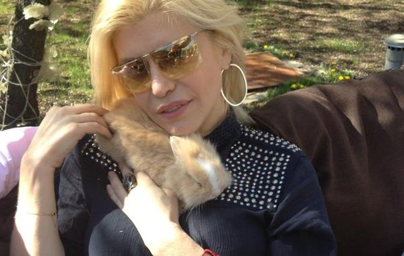 Loredana a primit de la Iepurașul de Paște un... iepure