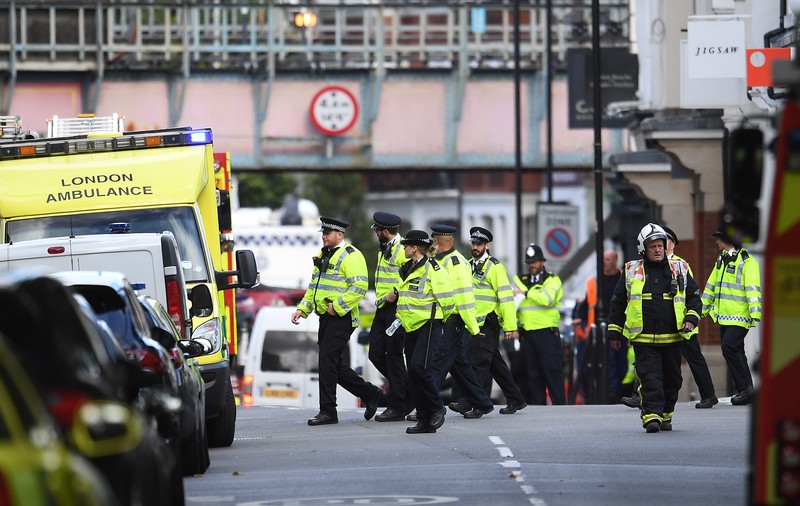 Atac cu bombă la metroul londonez | Un al doilea suspect a fost arestat în urma atentatului din stația Pearsons Green