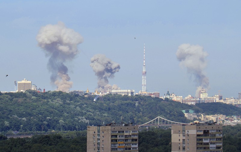 Rușii au atacat Kievul cu zeci de drone și rachete timp de cinci ore, dar n-au lovit nicio țintă în capitala Ucrainei