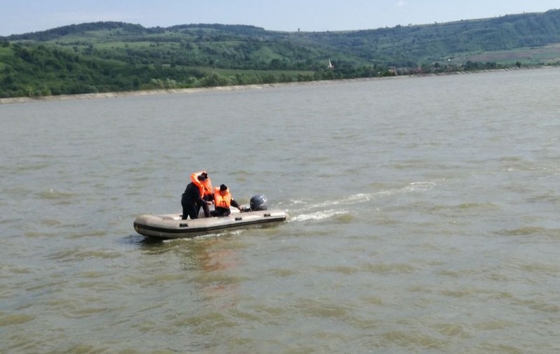 Trupul bărbatului dispărut în râul Olt a fost găsit după patru zile de căutări
