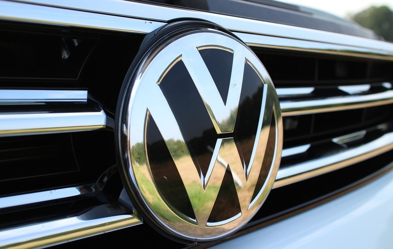 Procurorii germani i-au trimis în judecată pe actualii și foștii șefi ai Volkswagen în scandalul emisiilor