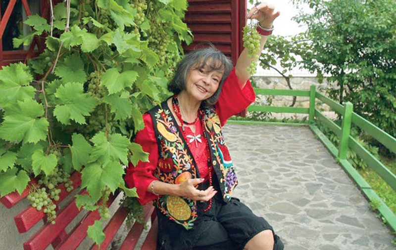 Colțurile de rai din grădinile artiștilor! Unii și-au făcut livezi, alții au plantat legume sau îngrijesc păsări