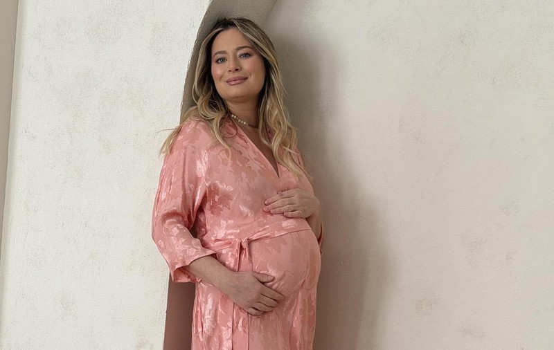 Cum se simte Laura Cosoi cu puțin timp înainte de a naște a cincea fetiță. „Vă rog frumos să mă luați de mână și să mă trimiteți frumușel acasă”