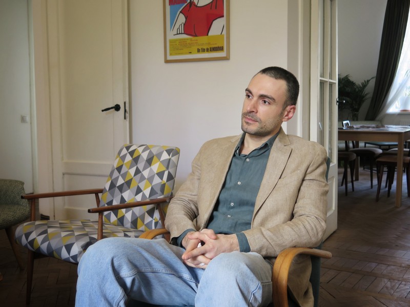 Shota este jurnalist și lider al protestelor organizate de Shame Movement