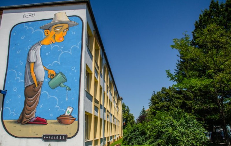 ”Circuitul de artă stradală” vrea să bată Piața Mare. Turiștii care ajung la Sibiu pot admira zeci de opere stradale