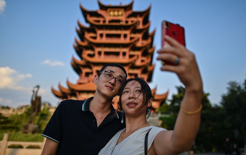 Cum arată noua normalitate în Wuhan, orașul de unde a pornit pandemia, care acum a scăpat de virus. “Un copil greu rănit, care se vindecă încet”