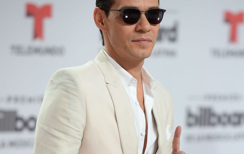 Marc Anthony se iubește cu Mariana Downing, un fotomodel de 21 de ani