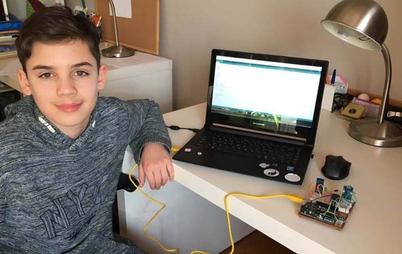Andrei Covaci, elevul din Oradea care a inventat un detector de poluare. Puștiul de 12 ani a surprins IT-iștii din lumea întreagă