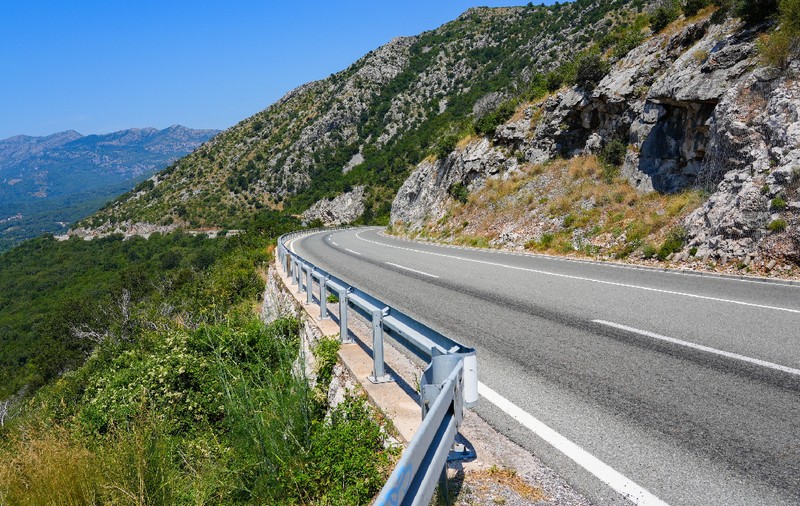 Pericolul de pe cea mai modernă rută spre litoralul din Muntenegru: De ce iau foc mașinile pe autostrada „Prințesa Xenia”