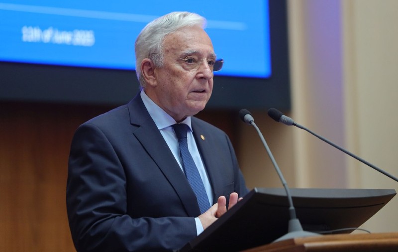 Economist: „Salariul guvernatorului BNR este de 3 ori mai mare decât salariul guvernatorului din Polonia!!”