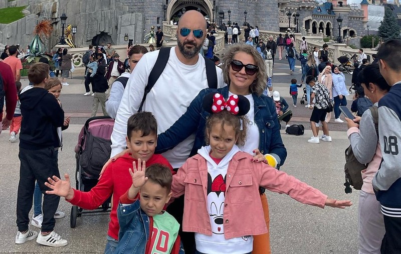 Cum a fost vacanța Mirelei Vaida cu copiii la Disneyland Paris: „Cozi interminabile, prețuri exagerate”. Cu cine s-a întâlnit la întoarcere