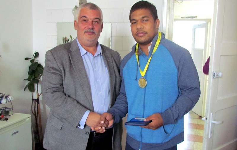 A primit medalia de campion pe patul de spital!
