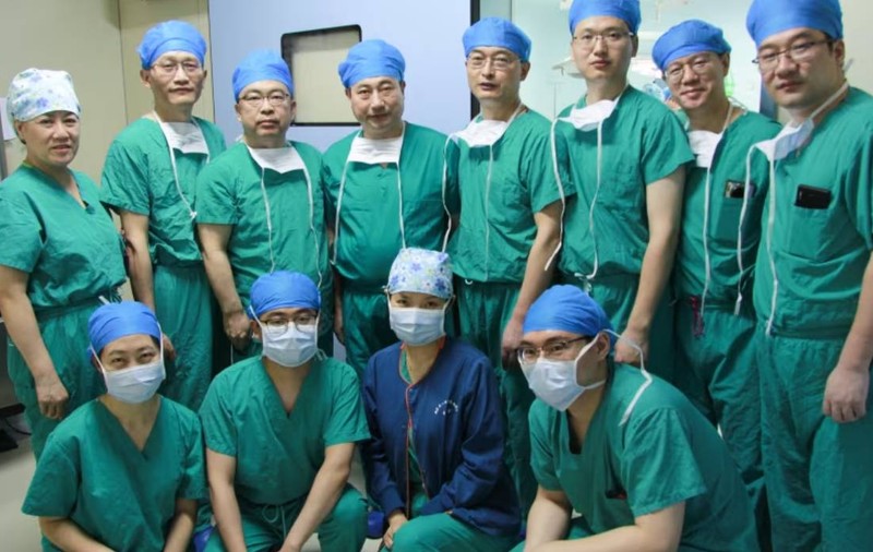 Un pacient din China de 71 de ani a trăit 171 de zile după un transplant cu ficat de porc modificat genetic
