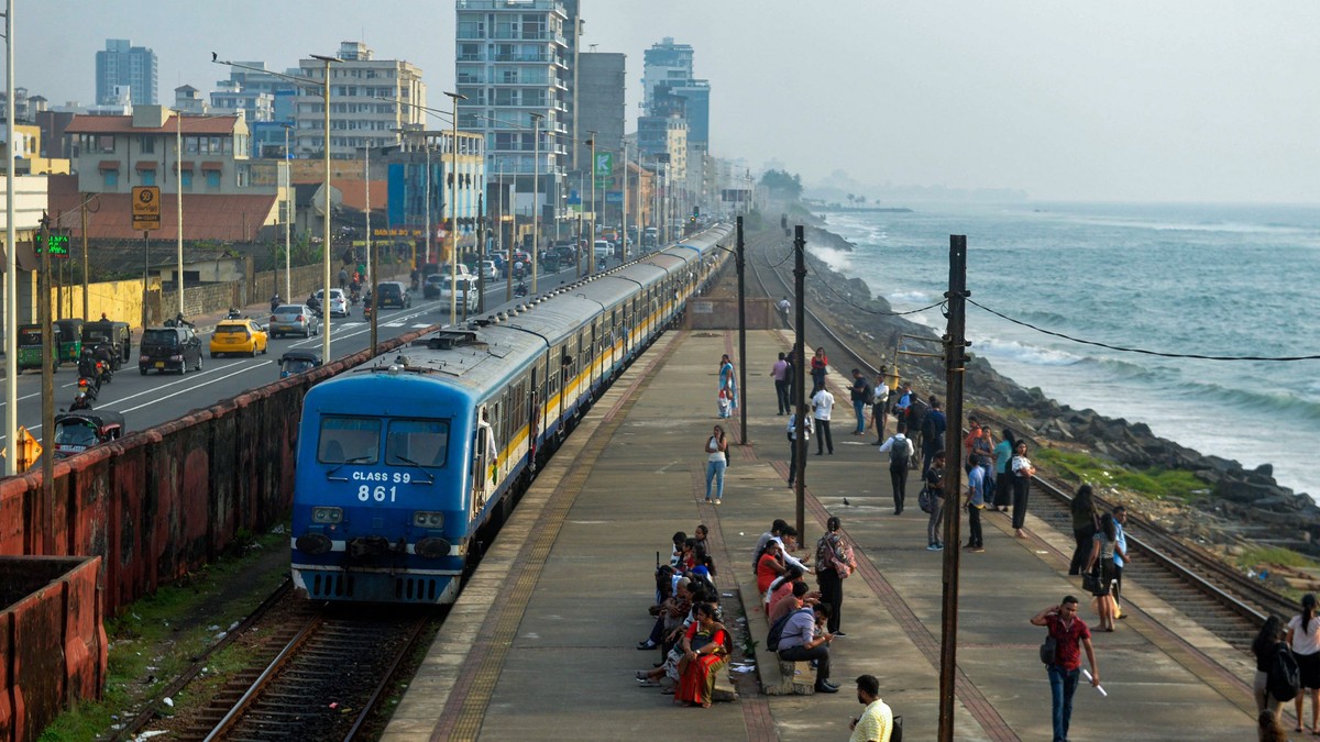 Linia de cale ferată de coastă, situată pe coasta de vest a Sri Lanka și aproape de Oceanul Indian. FOTO: Hepta