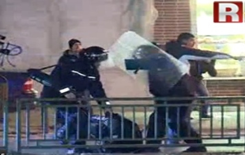 Uite cum protestatarii sunt bătuţi de jandarmi | VIDEO