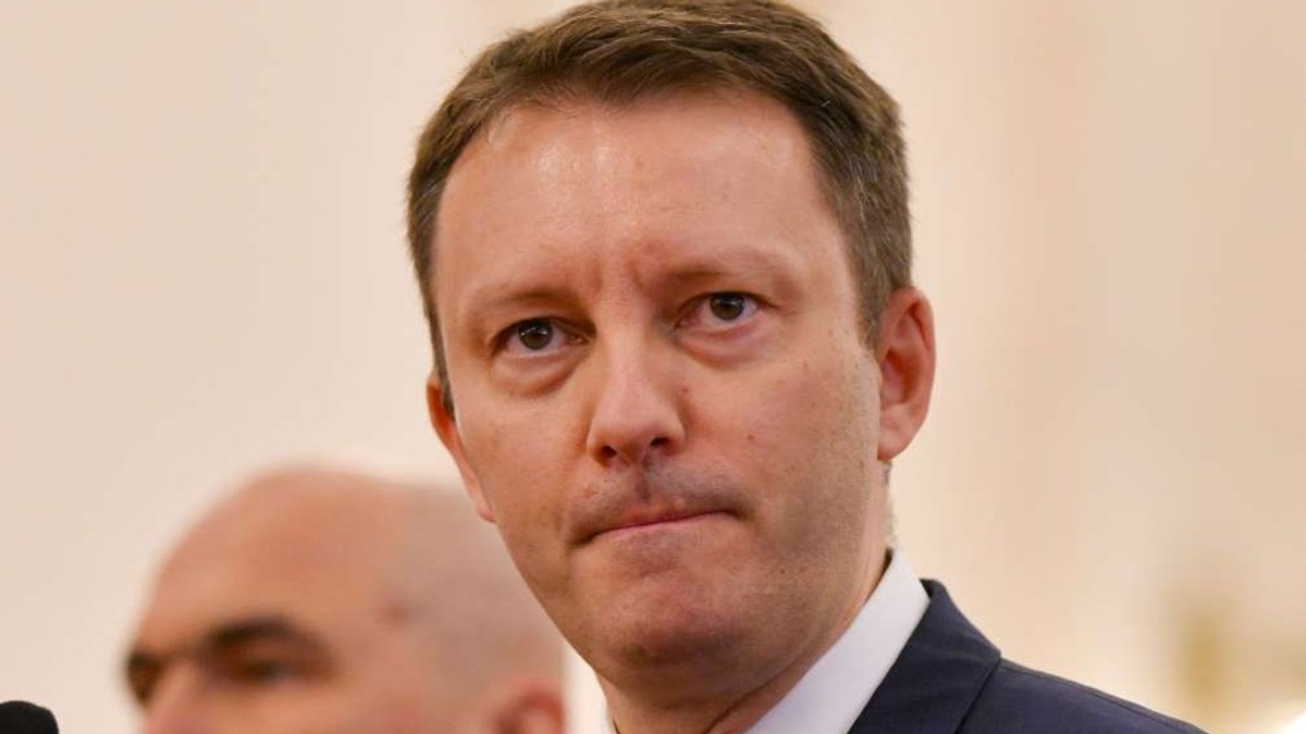 Premierul desemnat Siegfried Mureșan la o conferință de presă în Parlament. Foto: Hepta