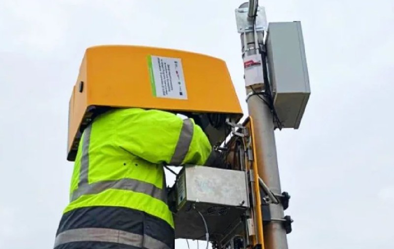 Oamenii s-au enervat și au distrus radarul care le dădea 8.000 de amenzi pe lună, la Varșovia: „L-au vandalizat a treia oară. Nu ne lăsăm, îl reparăm și îl reinstalăm!”