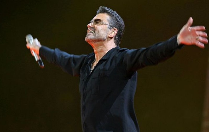 Elton John va cânta la funeraliile lui George Michael. Artistul va fi înmormântat lângă mama lui, în cimitirul Highgate
