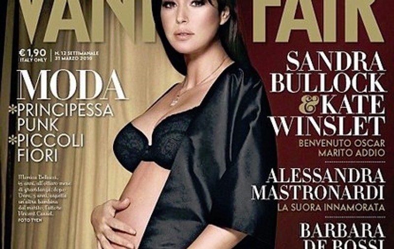 Monica Bellucci a pozat aproape goală, însărcinată în şase luni 